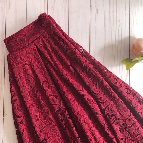 Burgundy lace Skirt - Picture 2 of 8